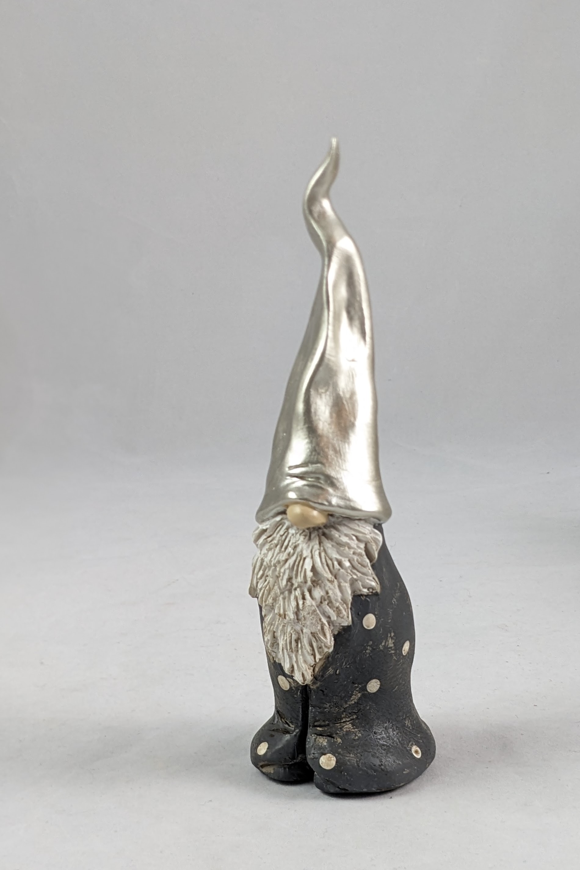 Silver hatted tomte with a gray monochrome color scheme and polka dot pants that go all the up to the hat. 