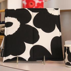 Black and White Pot Holder